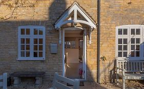 Jasmine Cottage - 2 Bedroom In Heart Of Bourton!